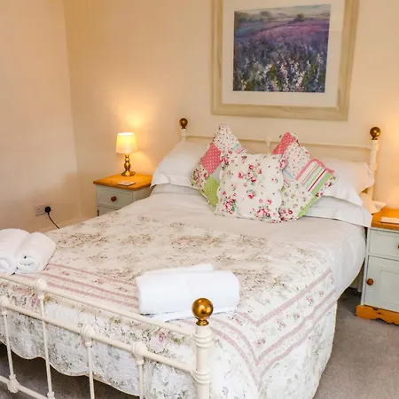 Eskdale View, 5 Hollins * Whitby