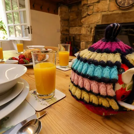 Eskdale View, 5 Hollins * ويتبي